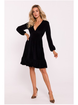 M826 Velvetinė suknelė V formos iškirpte - juoda