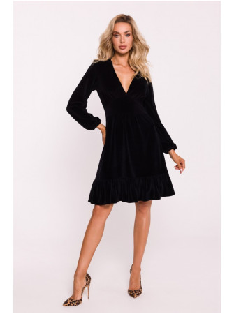 M826 Velvetinė suknelė V formos iškirpte - juoda
