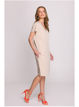 S392 Laisvo silueto suknelė V formos iškirpte - smėlio