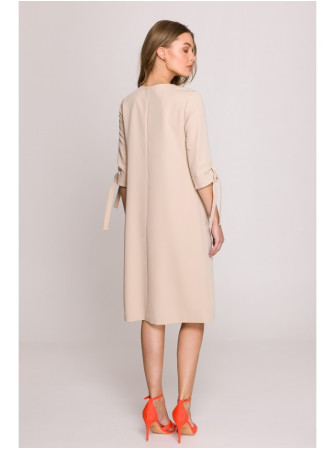 S393 A silueto suknelė surišamomis rankovėmis - smėlio