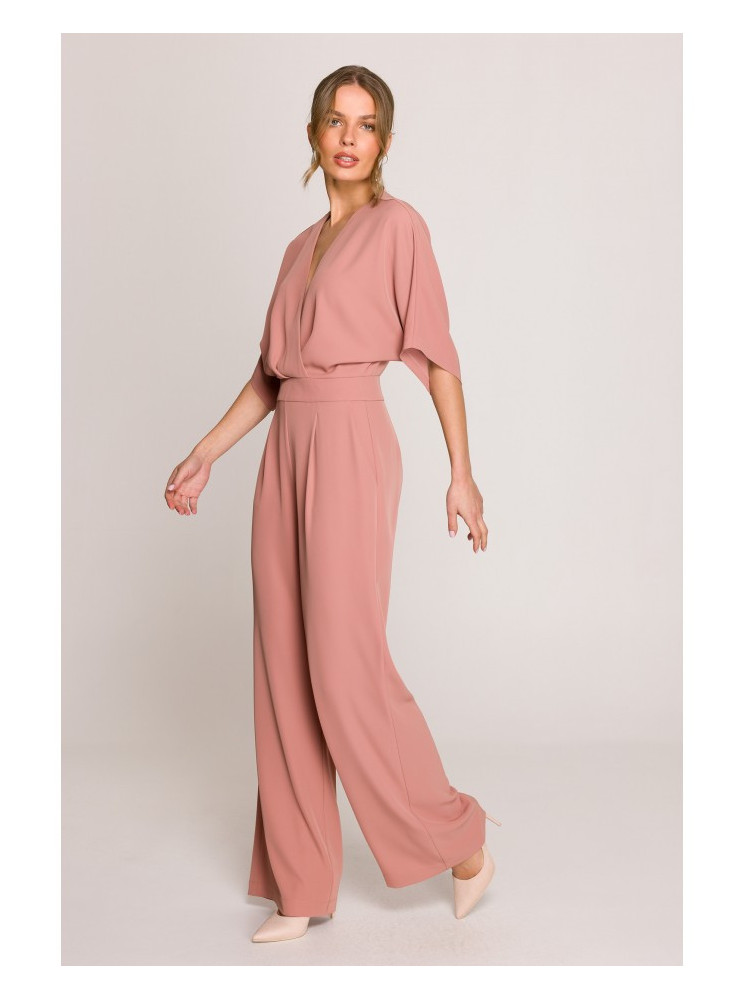 S395 Plačios kelnės kombinezonas su klostuota iškirpte - rožių