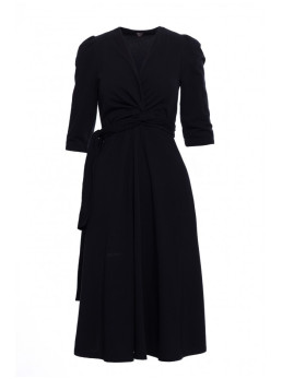 S404 Priglundanti megzta suknelė platėjančiu sijonu su dirželiu - juoda