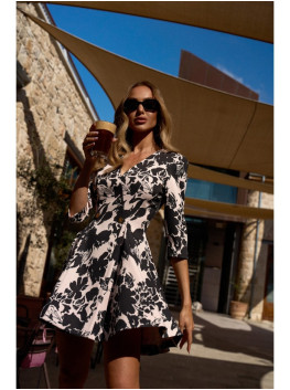 M849 Figūrą pabrėžianti mini suknelė su raštu - spalva