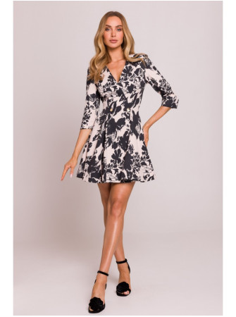 M849 Figūrą pabrėžianti mini suknelė su raštu - spalva