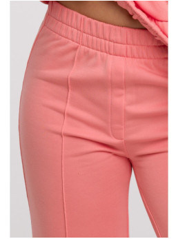 B296 Plačios kelnės su priekinėmis siūlėmis - koralinė