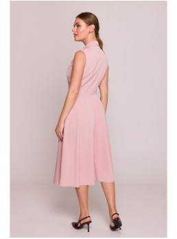 S409 Prigludusi ir platėjanti marškinių tipo suknelė - pudros