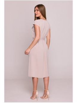 S411 Besiūlė suknelė su raukiniu prie kaklo - smėlio