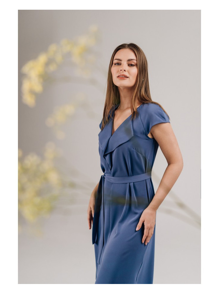 S411 Besiūlė suknelė su raukiniu prie kaklo - mėlyna