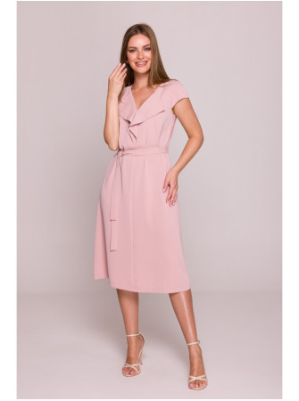 S411 Besiūlė suknelė su raukiniu prie kaklo - pudros