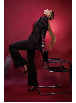 M873 Prigludusio silueto švarkas - ruda