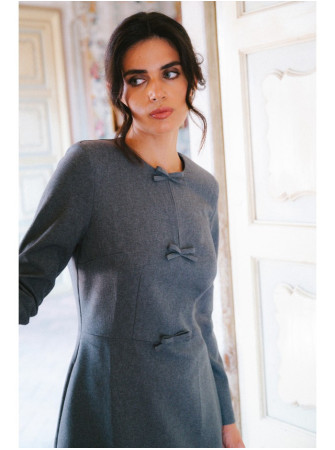 S413 Laisvo silueto suknelė su kaspinėliais - pilka