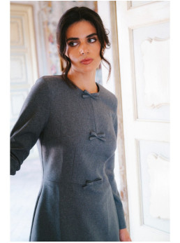 S413 Laisvo silueto suknelė su kaspinėliais - pilka