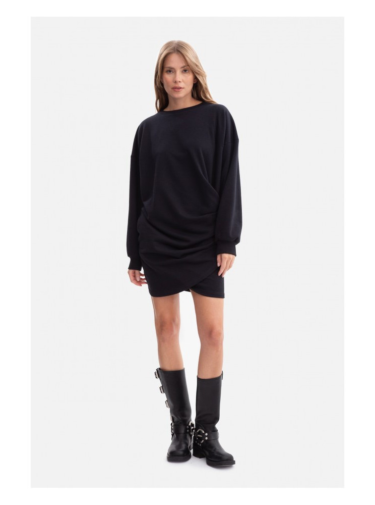 B298 Megzta suknelė su klostėmis šone - juoda