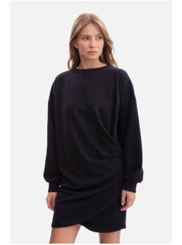 B298 Megzta suknelė su klostėmis šone - juoda