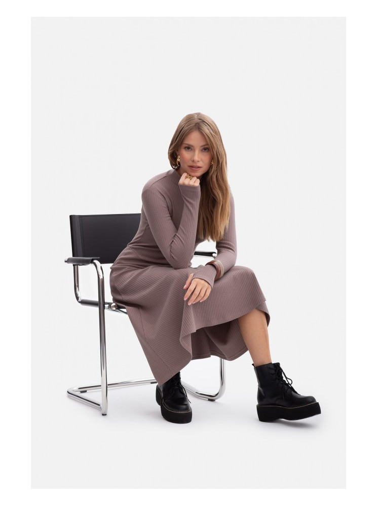 B299 Dryžuota midi suknelė asimetrišku liemeniu - cocoa