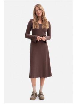 B308 Rievėto trikotažo midi suknelė - ruda