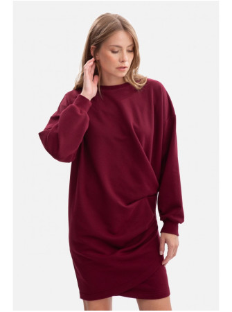 B298 Megzta suknelė su klostėmis šone - bordo
