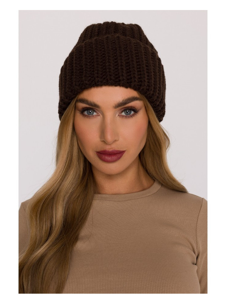 M895 Riešutinė kepurė su raštu - ruda