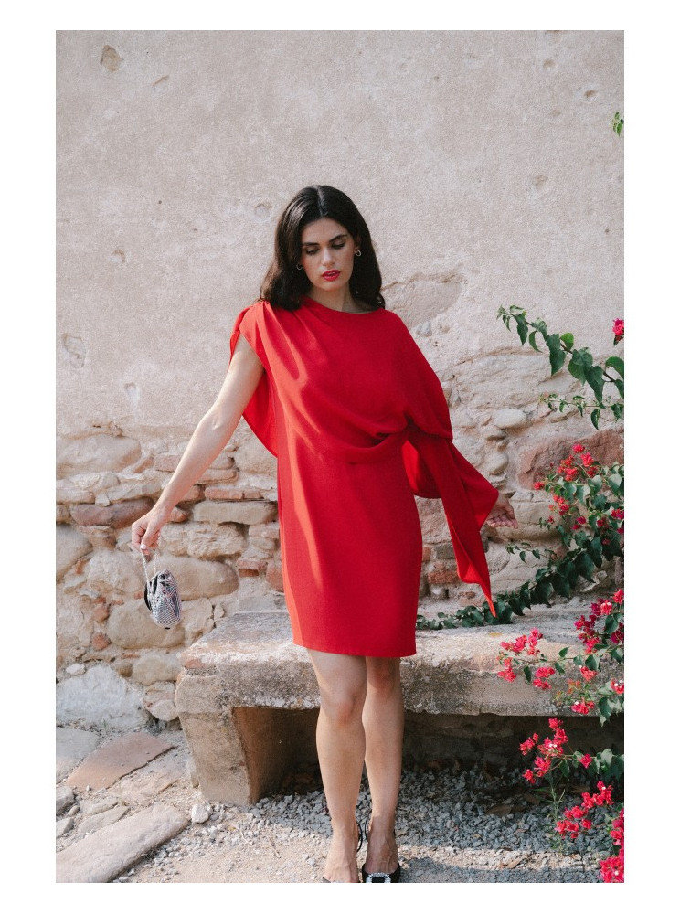 S423 Suknelė su pelerina - raudona