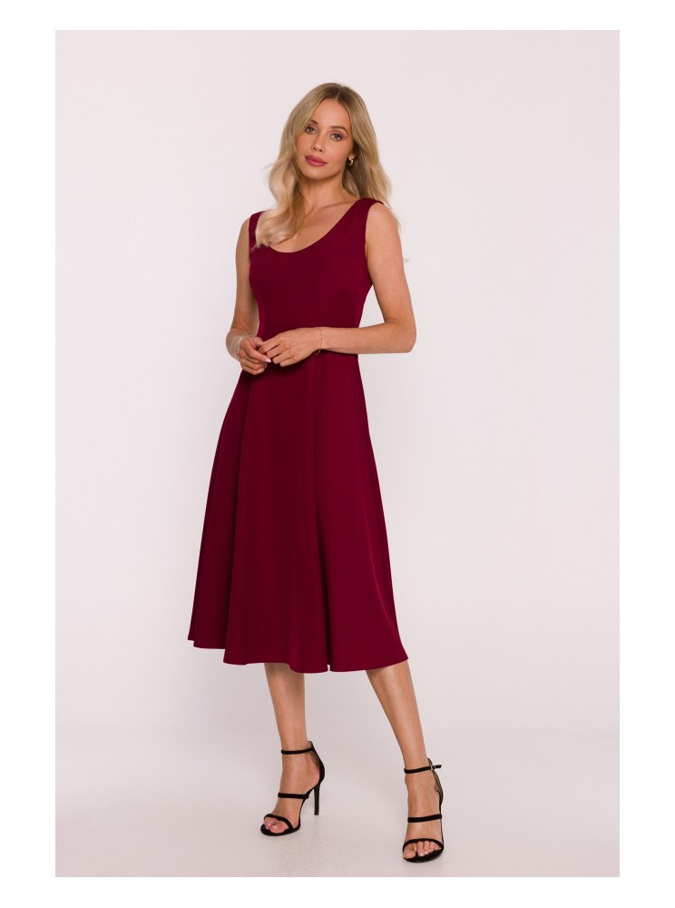 S424 Priglundanti ir platėjanti suknelė - kaštoninė