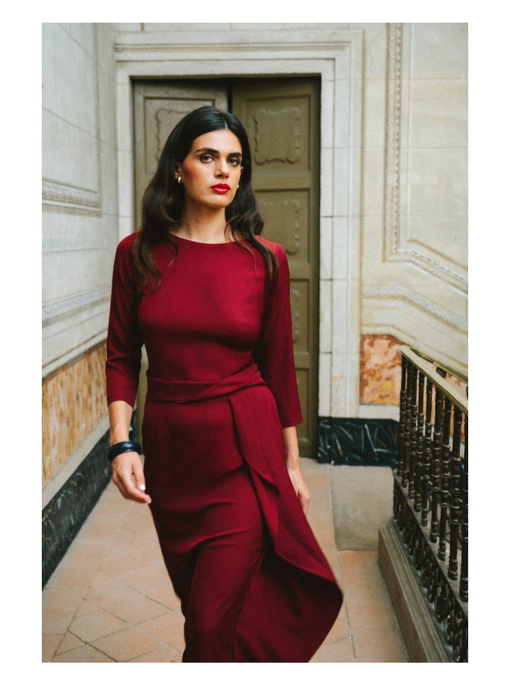 S425 S425 Suknelė su raukiniais - kaštoninė