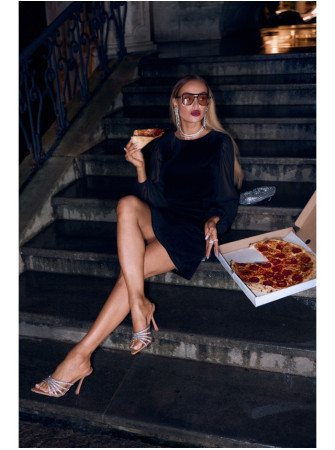 M886 Velvetinė suknelė su šifono rankovėmis - juoda