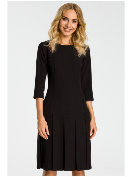 M336 Suknelė pažemintu liemeniu su klostėmis - juoda