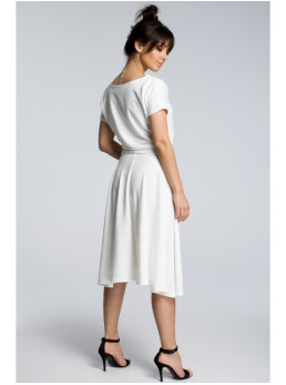 B067 Plazdančio silueto suknelė - nebalinta