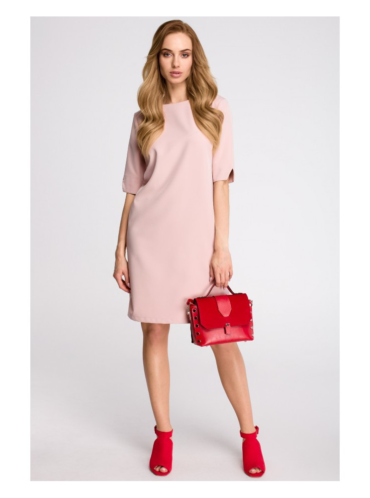 S113 Minimalistinė suknelė atvira nugara - pudros