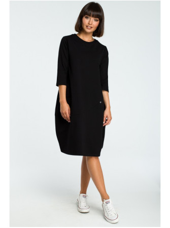 B083 Didelė suknelė su kišene priekyje - juoda