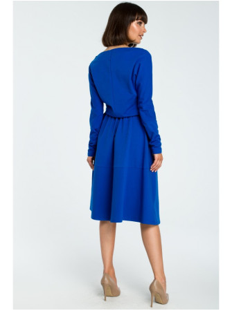 B087 Prigludusi ir platėjanti midi suknelė - karališka mėlyna