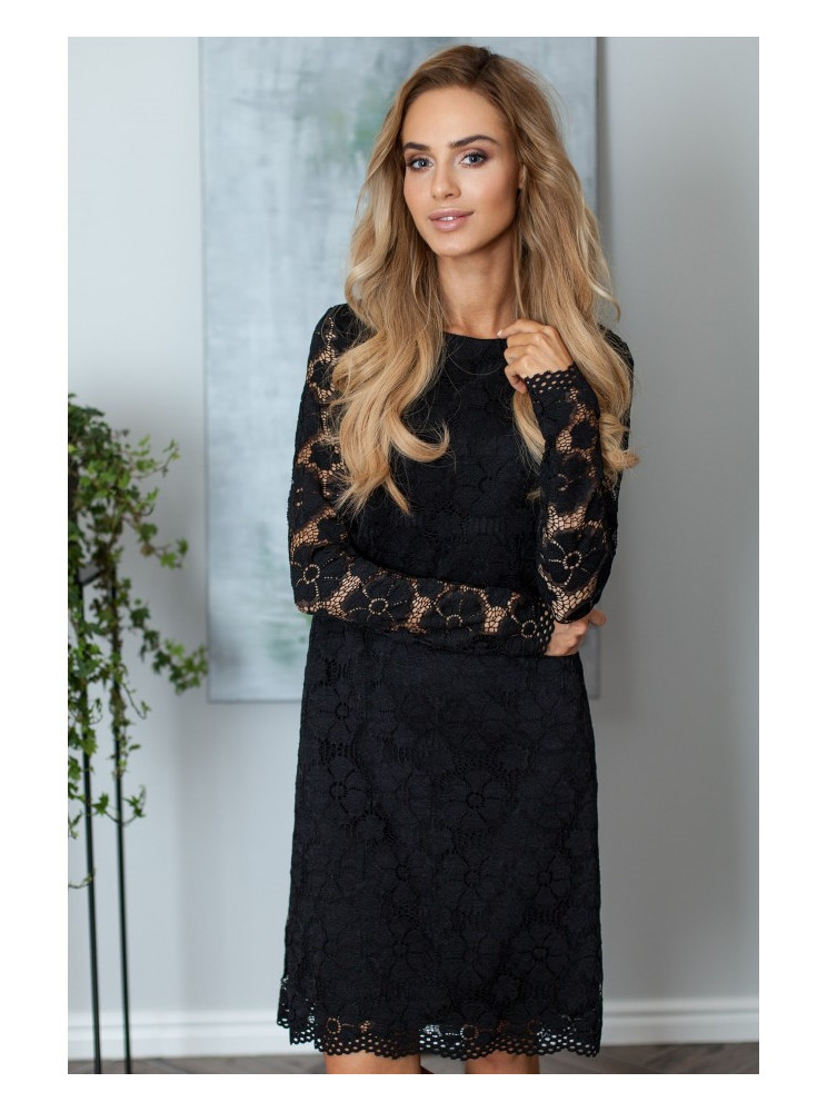 M406 A formos nėriniuota suknelė ilgomis rankovėmis - juoda