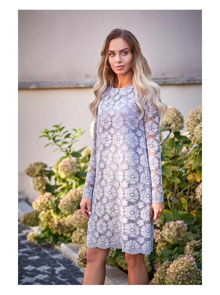 M406 A silueto nėriniuota suknelė ilgomis rankovėmis - pilka