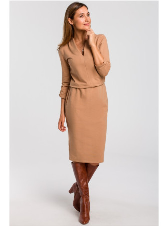 S194 Megzta suknelė su V formos iškirpte - kapučino