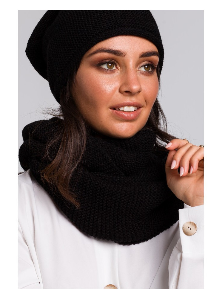 BK042 Apskritas šalikas - juoda
