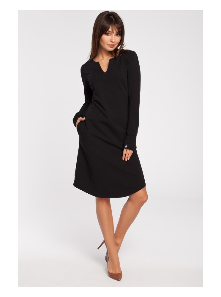 B017 A silueto suknelė su V formos iškirpte - juoda