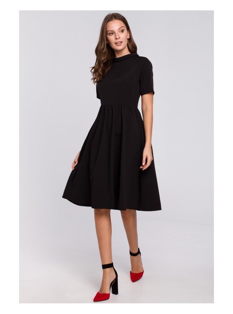 .K028 Klėšinio silueto suknelė aukštu kaklu - juoda