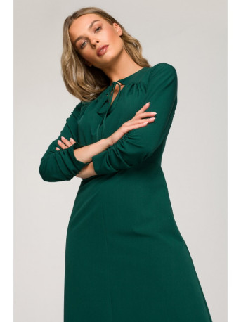 S325 Fit and flare dress with a tie neckline - green