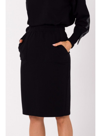 M728 Fitted skirt with patch pockets - black