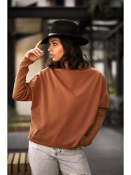 B094 Oversized top with a back V-neck - caramel