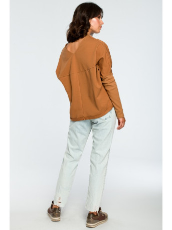 B094 Oversized top with a back V-neck - caramel
