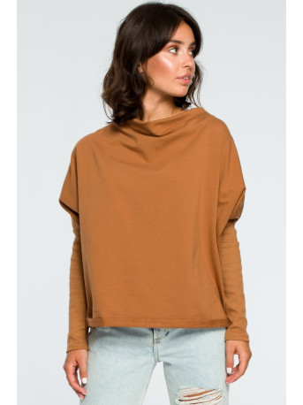B094 Oversized top with a back V-neck - caramel