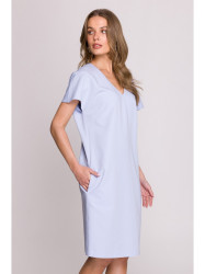 S392 Relaxed fit dress with V-neck - light blue